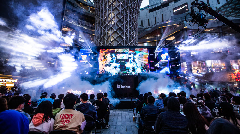 在今日TES对阵OMG的比赛中，Rookie使用阿卡丽达成了在LPL的第3000杀，是LPL第1位达成该成就的选手＼