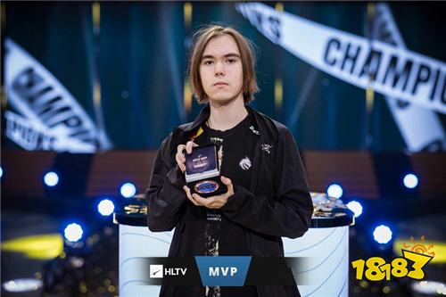 丛林差距！Awei的夜曲重重阴影并偷取了大龙，完全主导了 Leyan 的图标战队，取得了首场胜利。